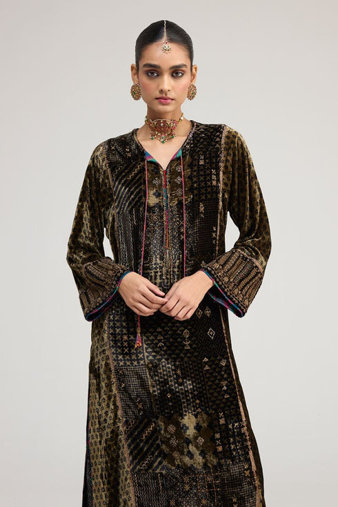 Kainaat black heavy phiran kurta