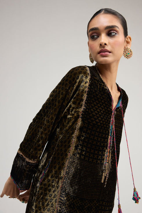 Kainaat black light phiran kurta