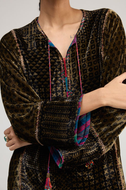 Kainaat black light phiran kurta