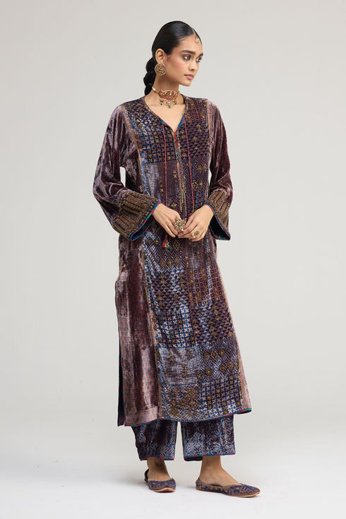 Kainaat blue heavy phiran kurta