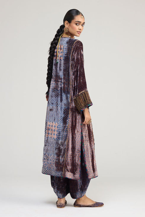 Kainaat blue heavy phiran kurta