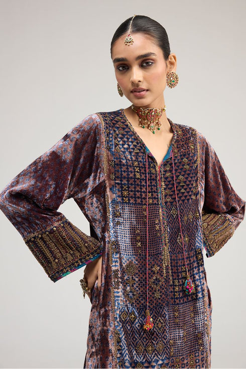 Kainaat blue heavy phiran kurta