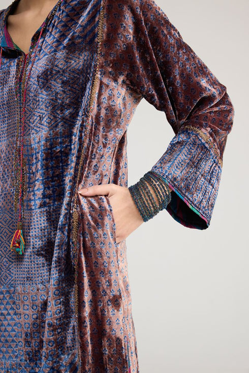 Kainaat blue light phiran kurta