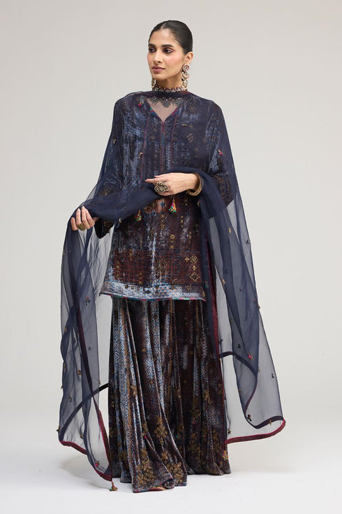 Kainaat blue organza dupatta