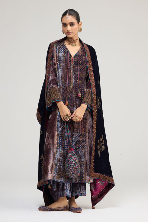 Kainaat blue velvet stole