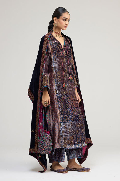 Kainaat blue velvet stole