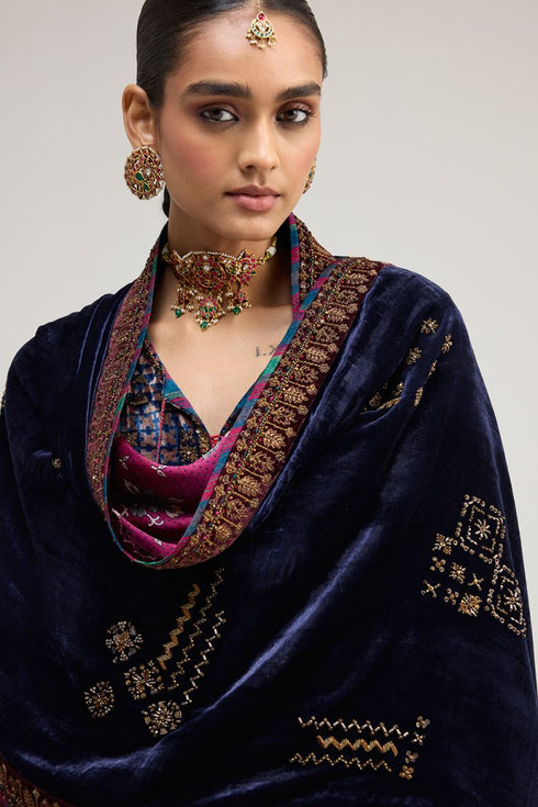 Kainaat blue velvet stole