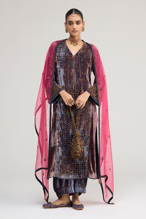 Kainaat fuchsia organza stole