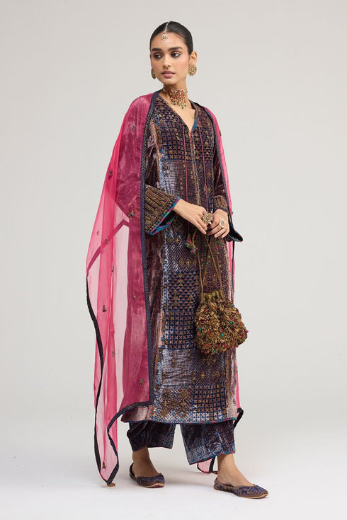 Kainaat fuchsia organza stole