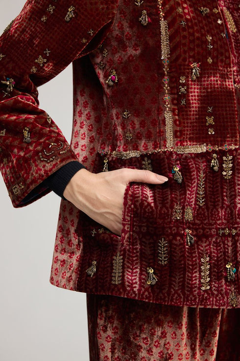 Kainaat maroon blazer