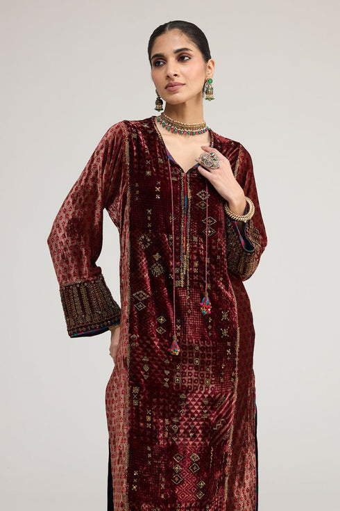 Kainaat maroon heavy phiran kurta