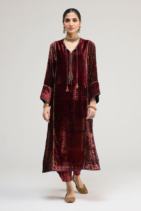Kainaat maroon light phiran kurta