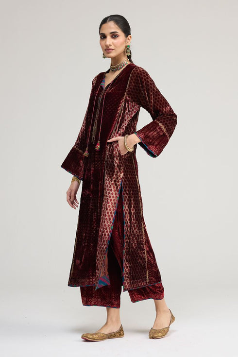 Kainaat maroon light phiran kurta