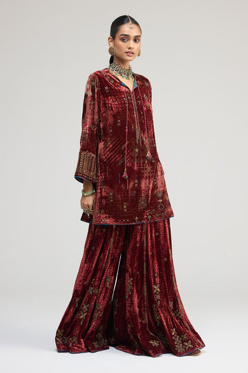 Kainaat maroon short kurta