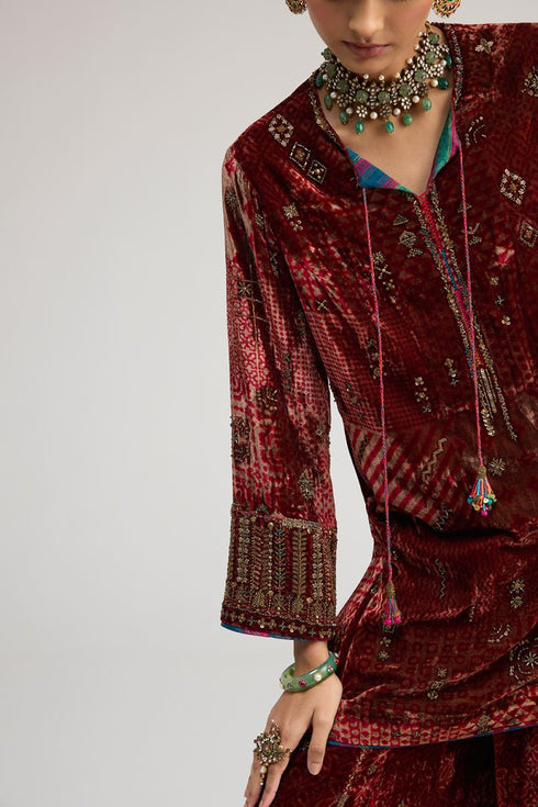 Kainaat maroon short kurta