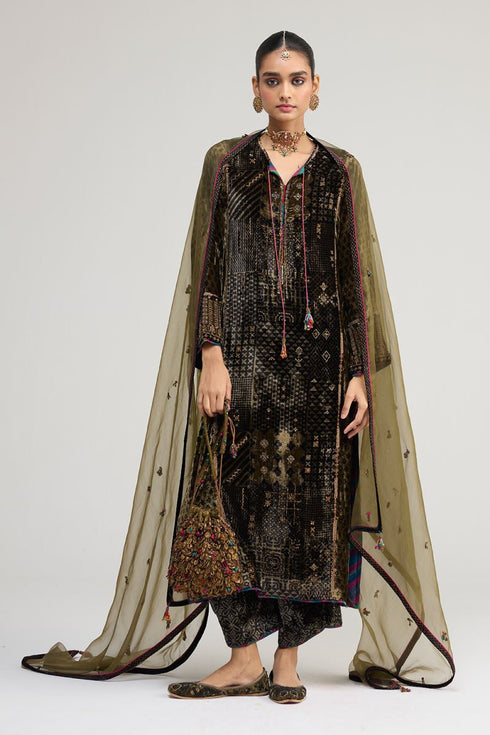 Kainaat olive green organza dupatta