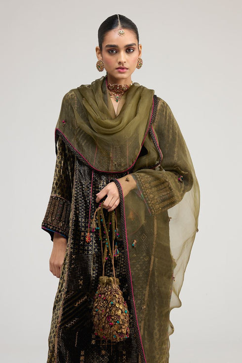 Kainaat olive green organza dupatta