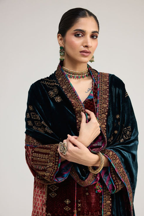 Kainaat teal velvet stole