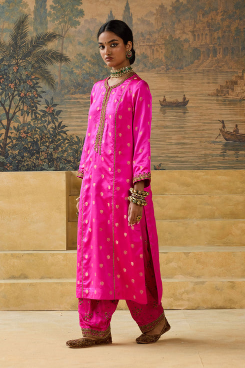 Kashi fuchsia phiran kurta
