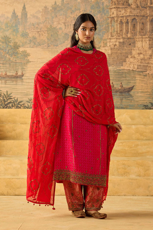 Kashi red dupatta