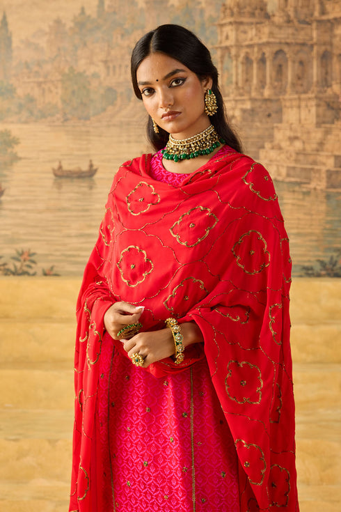 Kashi red dupatta