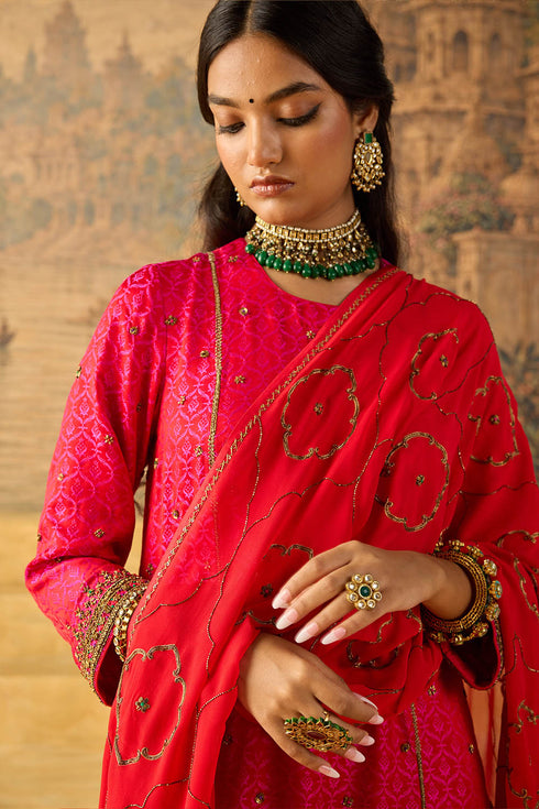 Kashi red dupatta
