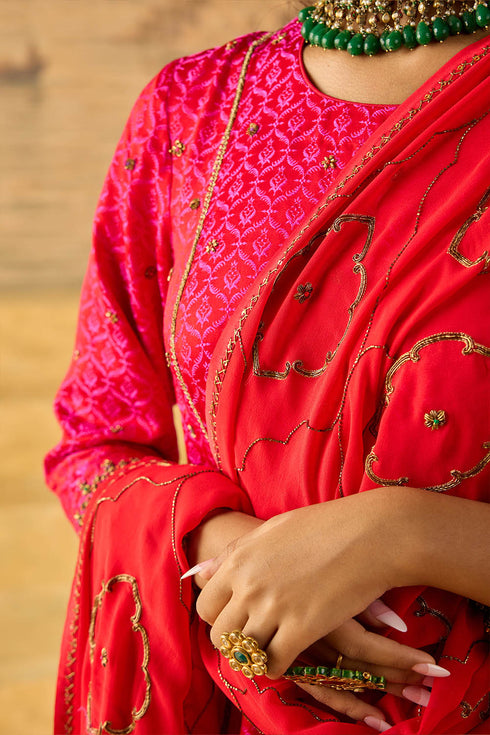 Kashi red dupatta
