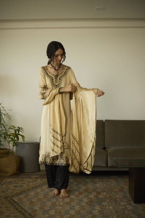 Maitreyi beige saanjh dupatta