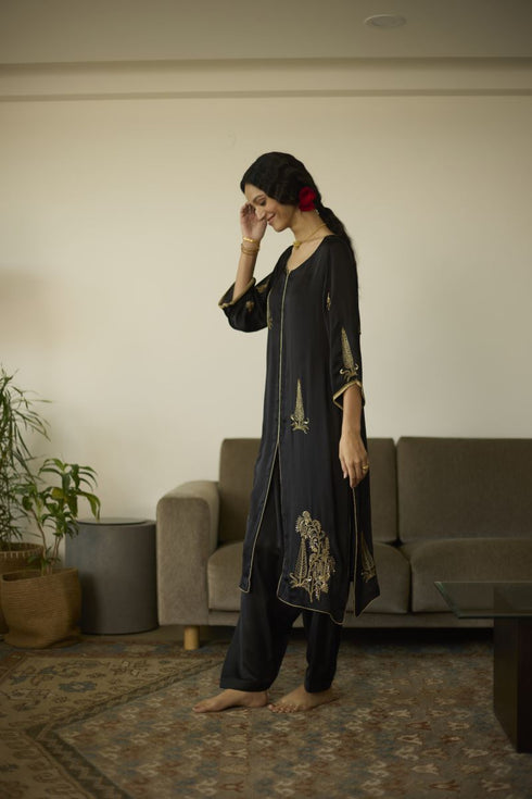 Maitreyi black chaya kurta with pants
