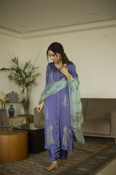 Maitreyi blue chaya dupatta