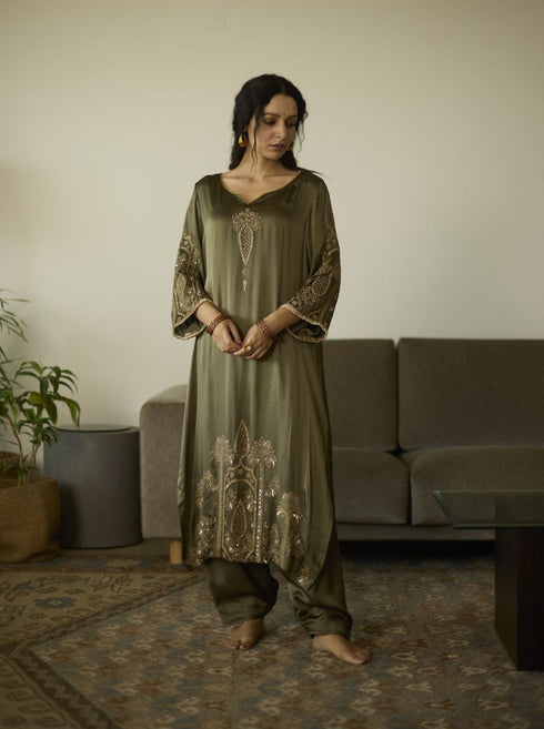 Maitreyi green palm kurta with pants