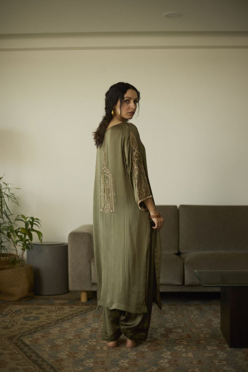 Maitreyi green palm kurta with pants