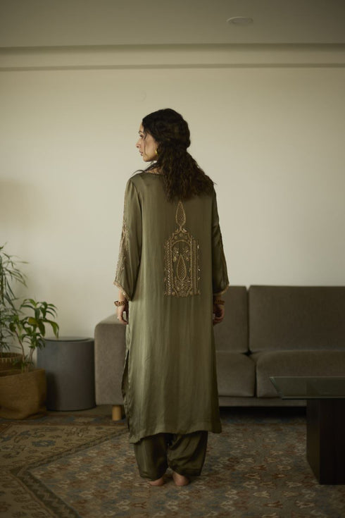 Maitreyi green palm kurta with pants