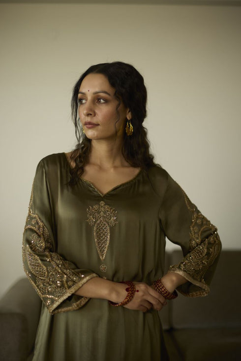 Maitreyi green palm kurta with pants