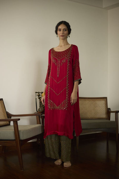Maitreyi red diya kurta set