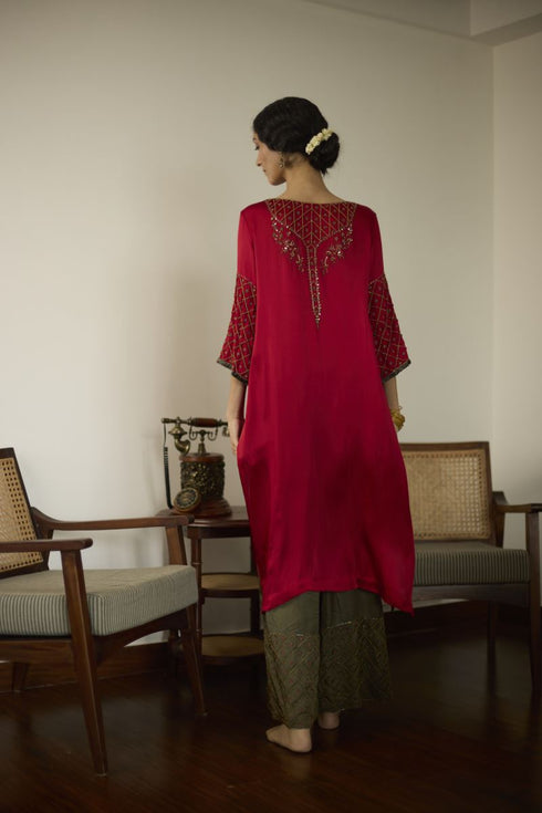 Maitreyi red diya kurta set