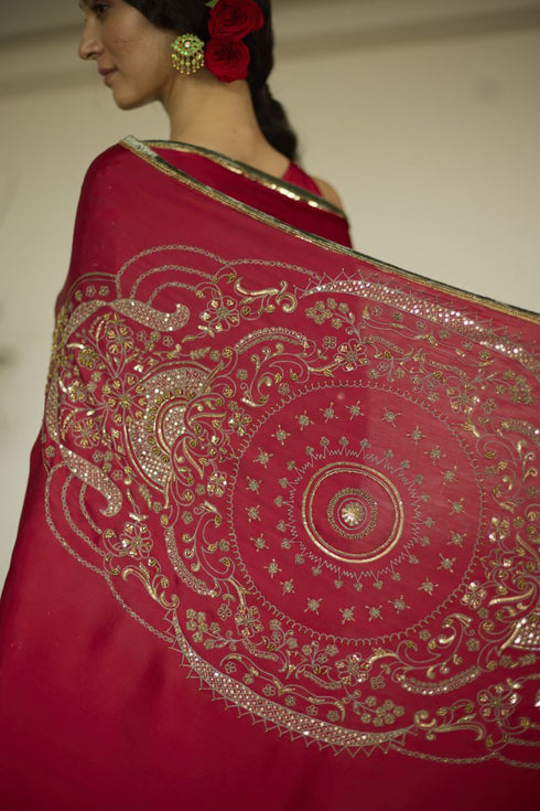 Maitreyi red dupatta