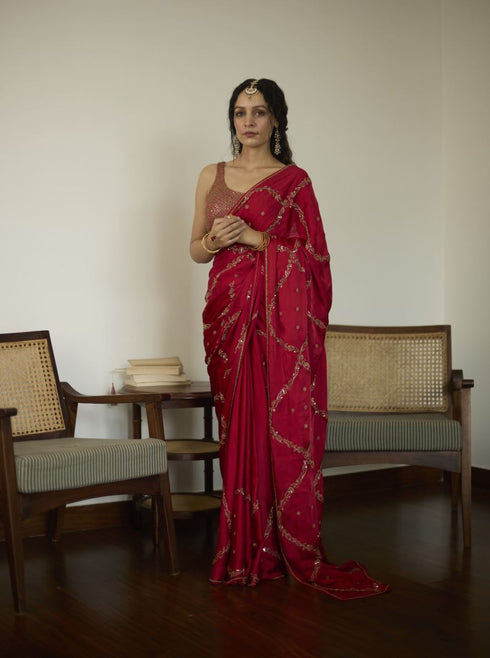 Maitreyi red sari