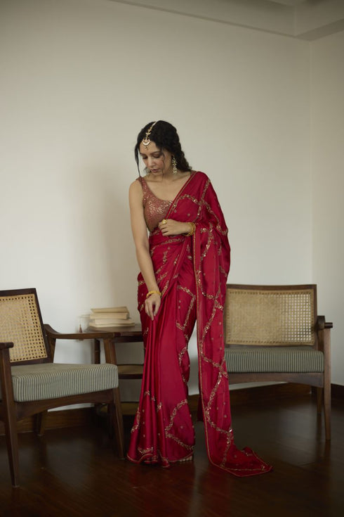 Maitreyi red sari