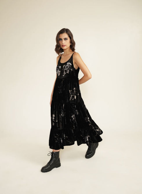 Meadows black tier dress