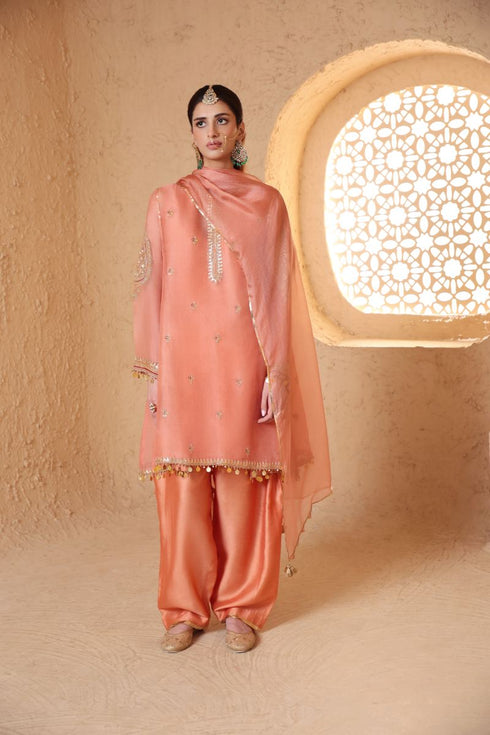 Mehrang peach short pheran kurta set