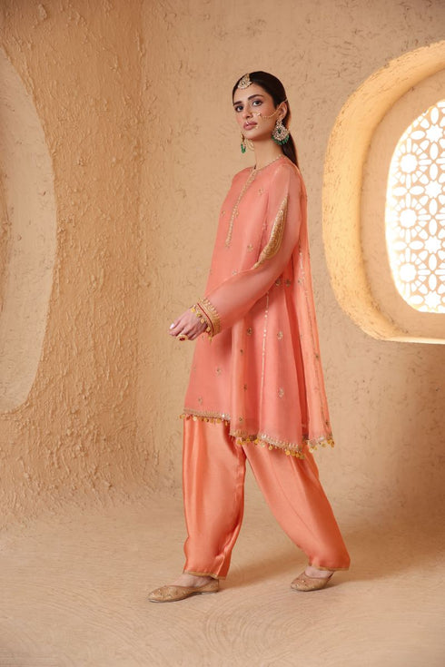 Mehrang peach short pheran kurta set