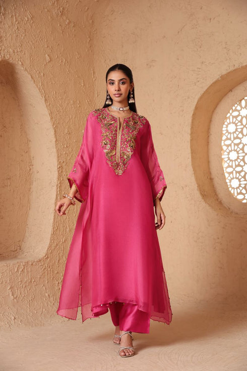 Mehrang pink kaftan kurta set