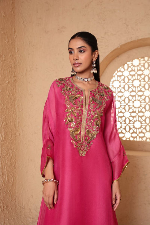 Mehrang pink kaftan kurta set