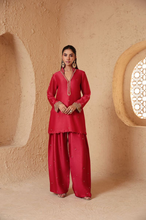 Mehrang red short buti kurta set