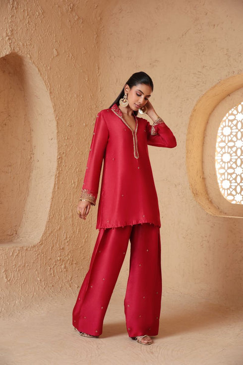 Mehrang red short buti kurta set