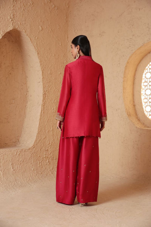 Mehrang red short buti kurta set