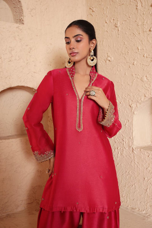 Mehrang red short buti kurta set