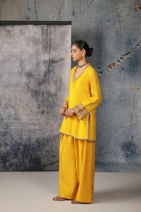 Mehrang yellow V neck short kurta set