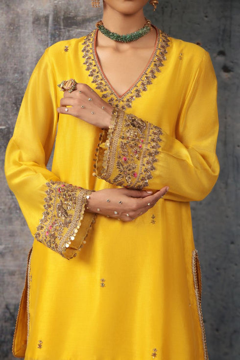 Mehrang yellow V neck short kurta set